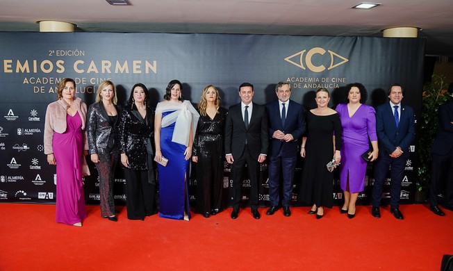 La imagen tiene un atributo ALT vacío; su nombre de archivo es TLH01596.jpg