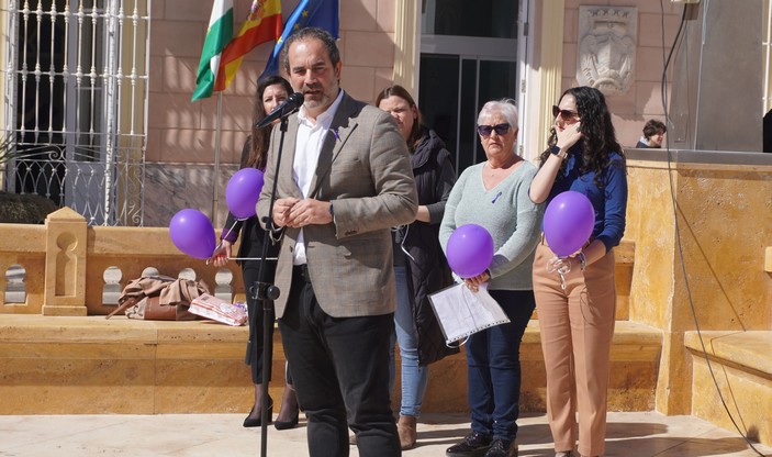 230308 Alcalde en acto de lectura de manifiesto