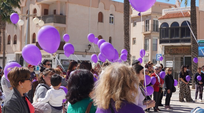 La imagen tiene un atributo ALT vacío; su nombre de archivo es 230308-Detalle-asistentes-lectura-manifiesto-8M.jpg