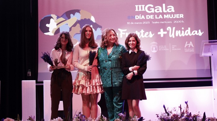 La imagen tiene un atributo ALT vacío; su nombre de archivo es 230310-Alumnas-del-IES-Carmen-de-Burgos-protagonistas-del-corto.jpg