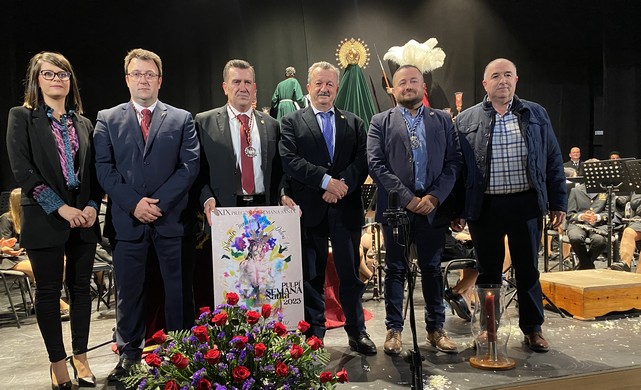 Alcalde y concejala con pregonero y presidentes de las 3 Hermandades de Pulpí