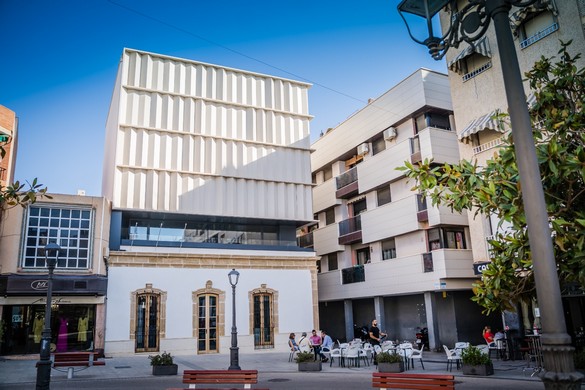 La imagen tiene un atributo ALT vacío; su nombre de archivo es CASA-ANITA-FACHADA.jpeg