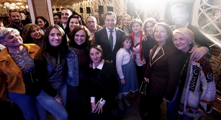 MUJERES DEL PP DE ALMERÍA EN EL ACTO CELEBRADO EN SEVILLA CON MOTIVO DEL 8-M EN EL QUE SE PREMIÓ A ADORACIÓN BLANQUE