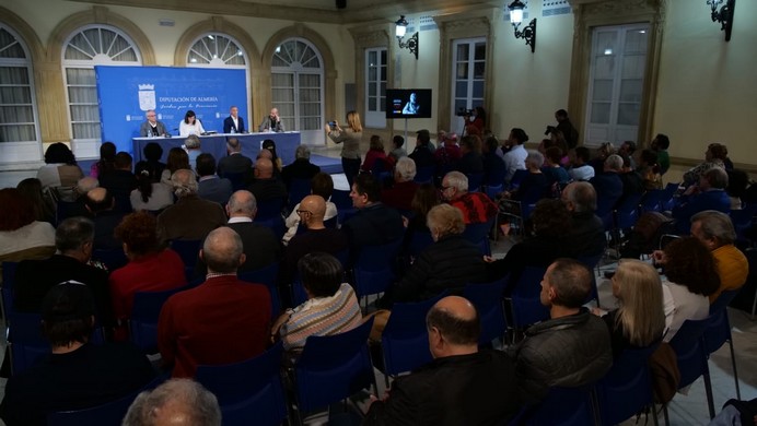 La imagen tiene un atributo ALT vacío; su nombre de archivo es Presentacion-Libro-Perez-Siquier-4.jpg