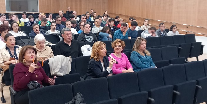 La imagen tiene un atributo ALT vacío; su nombre de archivo es Publico-asistente2.jpeg