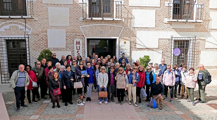 los componentes de los grupos de lectura en su visita al Museo Miguel Guirao de Velez Rubio