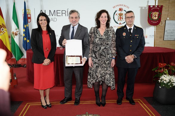 La imagen tiene un atributo ALT vacío; su nombre de archivo es patron-bomberos0018.jpg