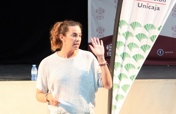 La imagen tiene un atributo ALT vacío; su nombre de archivo es Alba-durante-Charla.jpg
