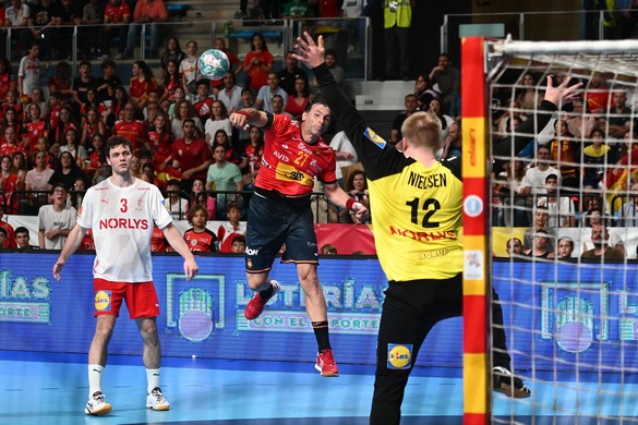 La imagen tiene un atributo ALT vacío; su nombre de archivo es B02.jpg