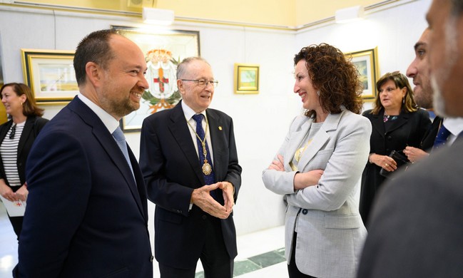 La imagen tiene un atributo ALT vacío; su nombre de archivo es DIA-DEL-INSTITUTO-ACADEMIAS001.jpg