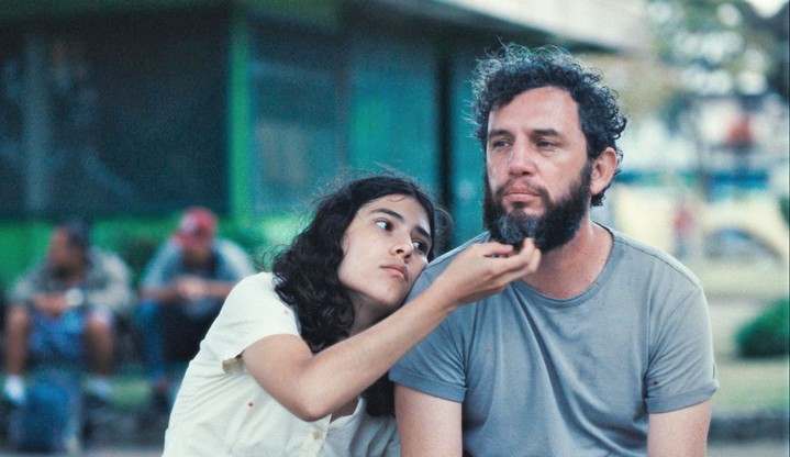 Escena de la pelicula 'Tengo sueños eléctricos'