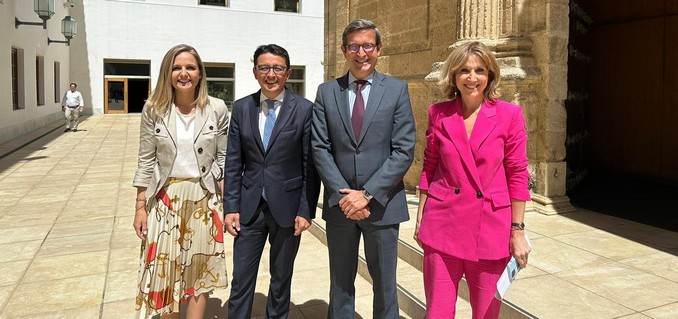 PARLAMENTARIIOS ALMERIENSES CON EL CONSEJERO DE INDUSTRIA