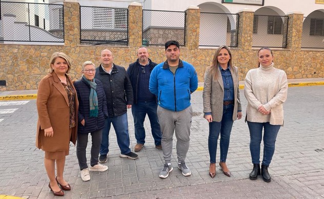ROCÍO SÁNCHEZ, LOURDES RAMOS Y PADRES DEL COLEGIO DE GÁDOR 1