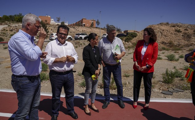 La imagen tiene un atributo ALT vacío; su nombre de archivo es TLH03011.jpg