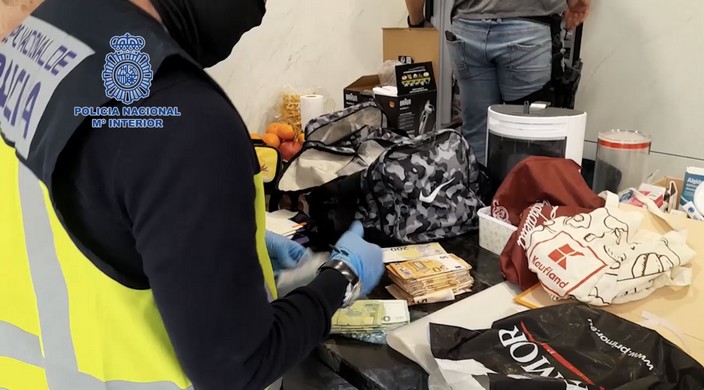 La imagen tiene un atributo ALT vacío; su nombre de archivo es image0.jpeg