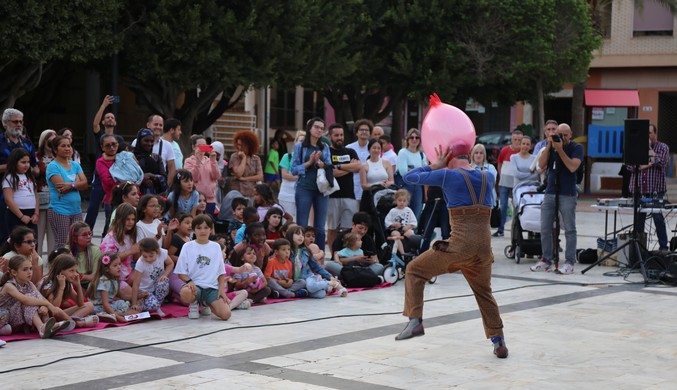 La imagen tiene un atributo ALT vacío; su nombre de archivo es 230505-INICIO-TEATRO-DE-CALLE-10.jpg