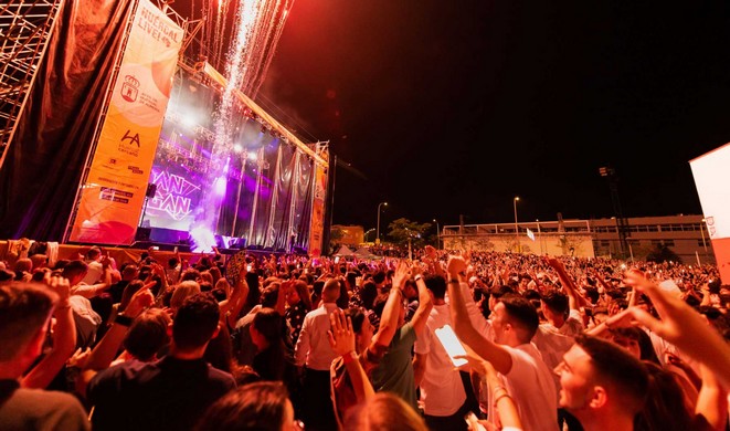 230507 Concierto Juan Magán - Foto firmada a Eva Zeta