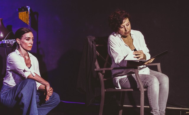 La imagen tiene un atributo ALT vacío; su nombre de archivo es Ascension-Rodriguez-leyendo-Ana-no-junto-a-la-bailarina-Leticia-Valle.jpg