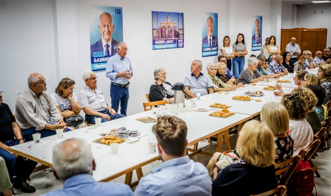 La imagen tiene un atributo ALT vacío; su nombre de archivo es Cafe-con-vecinos-en-sede-PP-Roquetas2.jpg