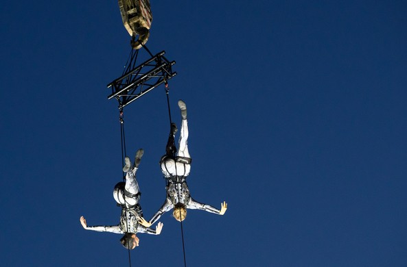 La imagen tiene un atributo ALT vacío; su nombre de archivo es noche-blanco0005.jpg