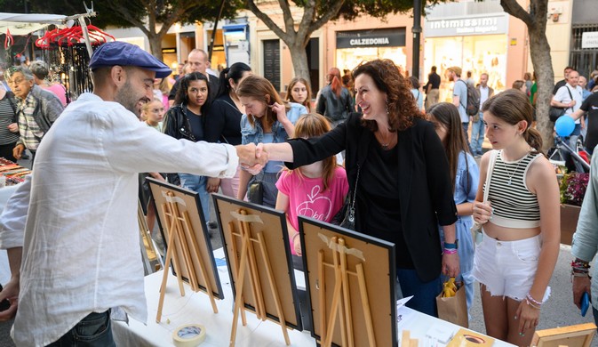 La imagen tiene un atributo ALT vacío; su nombre de archivo es noche-blanco0015.jpg