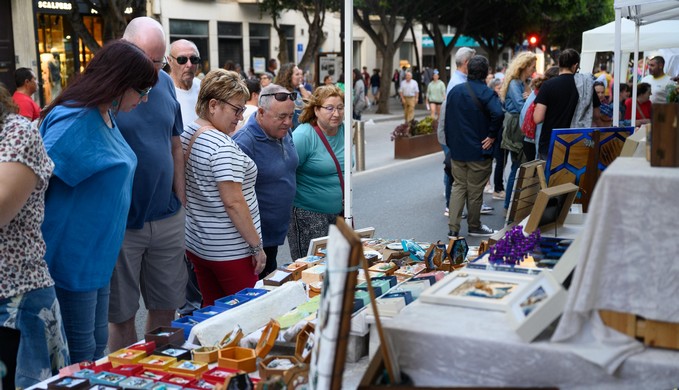 La imagen tiene un atributo ALT vacío; su nombre de archivo es noche-blanco0017.jpg