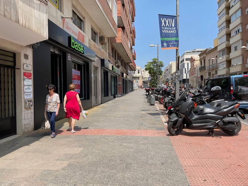 230629 Obispo Orberá, ayer a pleno sol y sin toldos