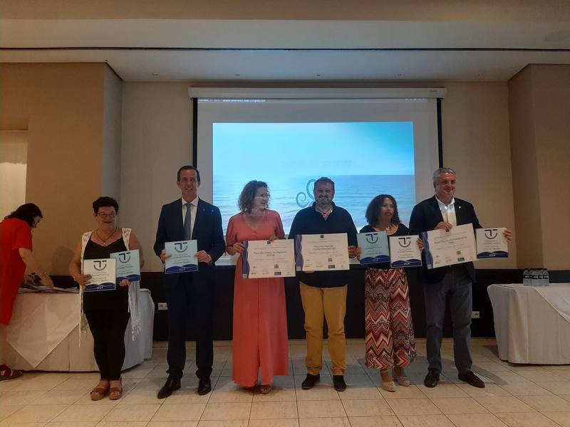 Teniente de alcalde de Pulpí recogiendo el distintivo SICTED