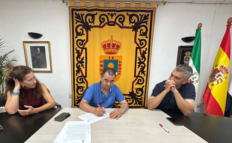 Firma contrato sustitución suelo Pabellón (2)