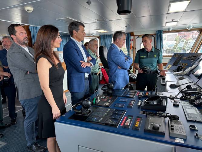 Visita al buque Río Segura de la Guardia Civil en el Puerto de Almería2