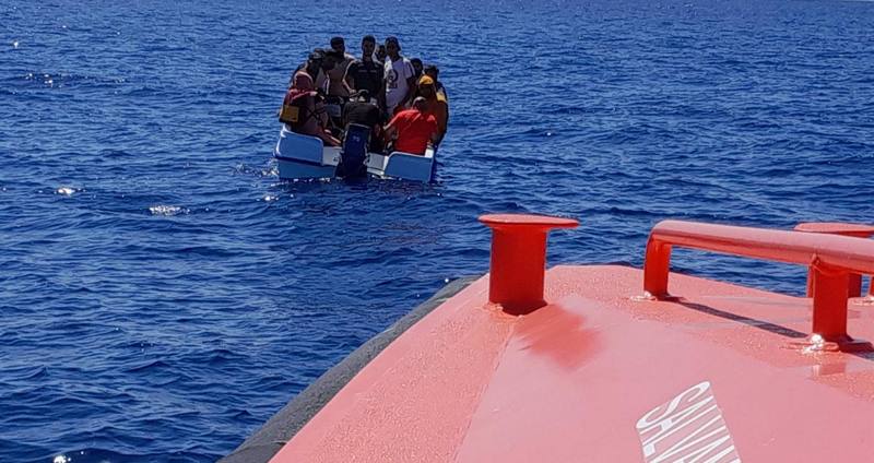 26/08/2022 Rescate de una patera a 35 millas de Cabo de Gata, en Almería.
POLITICA ANDALUCÍA ESPAÑA EUROPA ALMERÍA SOCIEDAD
SALVAMENTO MARÍTIMO