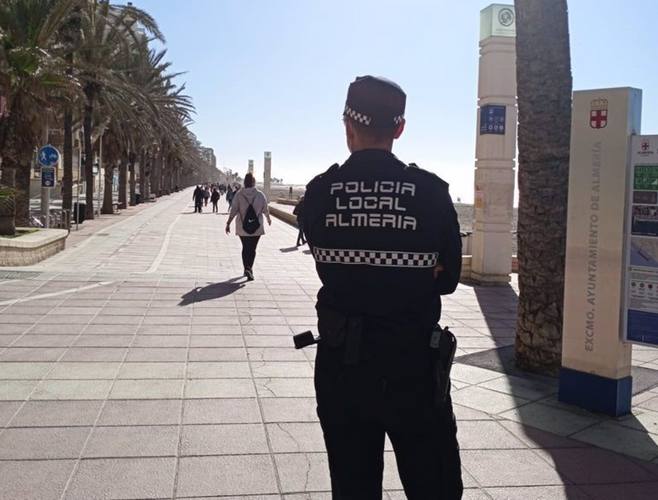 15/02/2021 Un agente de Policía Local en el Paseo Marítimo de Almería
SOCIEDAD ANDALUCÍA ESPAÑA EUROPA ESPAÑA EUROPA ALMERÍA ANDALUCÍA AUTONOMÍAS
AYUNTAMIENTO DE ALMERÍA