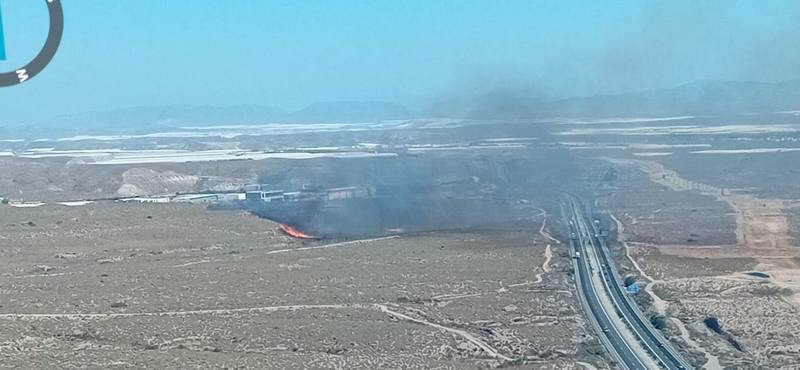 23/08/2023 Declarado un incendio forestal cerca de Almería con riesgo de afectar a la autovía por su proximidad
POLITICA 
INFOCA