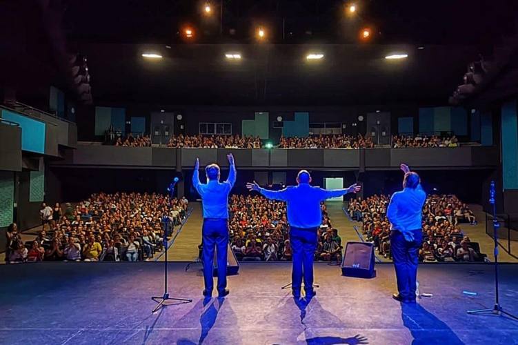 231009 El Comandante Lara y su nuevo espectáculo arrasa en el Centro Cul...