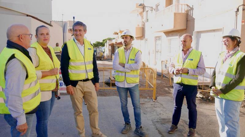 231025 Manuel Cortés visita el final de las obras en calle Escolares (Pu...
