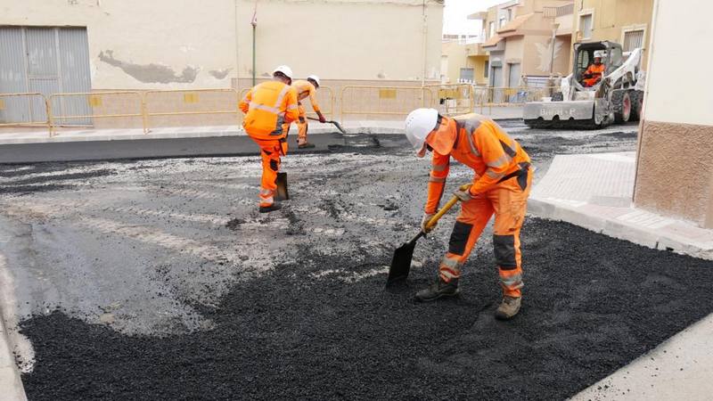 231108 Comienzan los trabajos de asfaltado de la calle Escolares (Puente del Río) - HIDRALIA