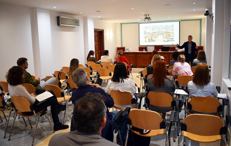 231115 Farmacéuticos-La evolucion de la farmacia