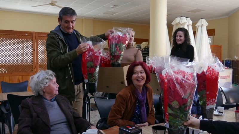 231213 El alumnado de los talleres de mayores de las barriadas de Adra d...
