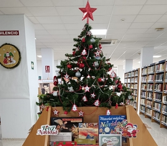 231214 La Biblioteca Municipal de Adra ofrece un 'rasca y gana' por cada...