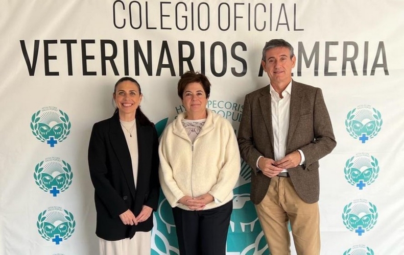 240108 Adra firma un convenio de colaboración con el Colegio de Veterina...