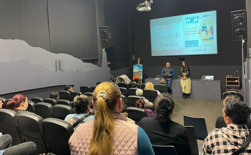 240118 Celebrado el coloquio 'Gestionar las rabietas entendiendo el cere...