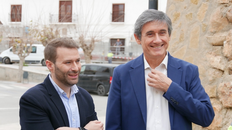 240202 Alcalde y delegado visitan las obras del Plan de Accesibilidad en...