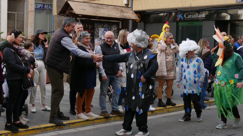 240208 El Carnaval Escolar de Adra reúne a miles de niños y niñas en el ...