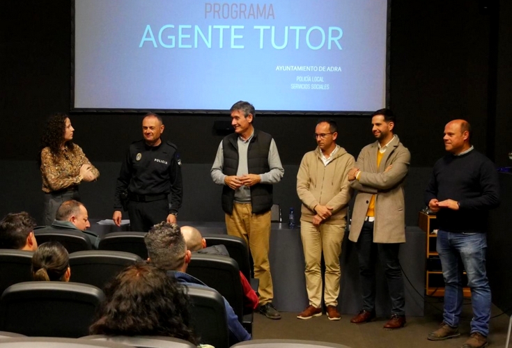 240221 Adra presenta el programa 'Agente Tutor' para la protección del m...