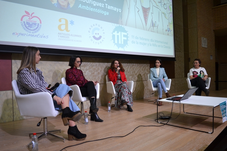 FOTO 1 UAL 24 FEBRERO 2024 MUJERES CIENCIAS EXPERIMENTALES. jpg