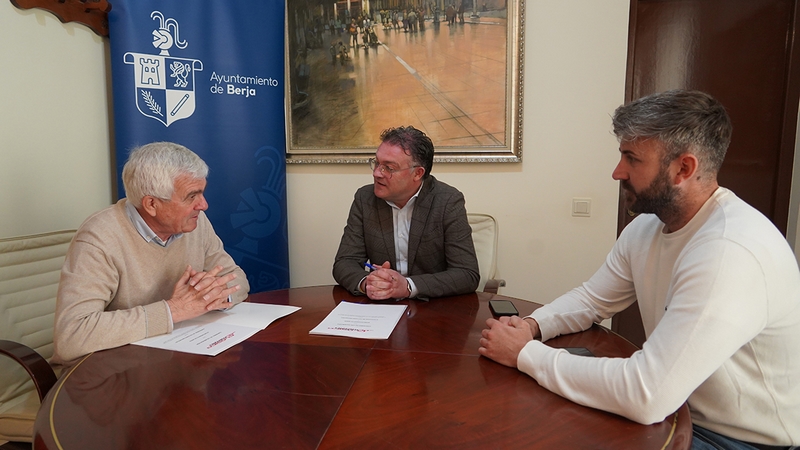 Firma convenio clasica de Almeria en Berja