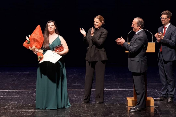 carmen larios ganadora