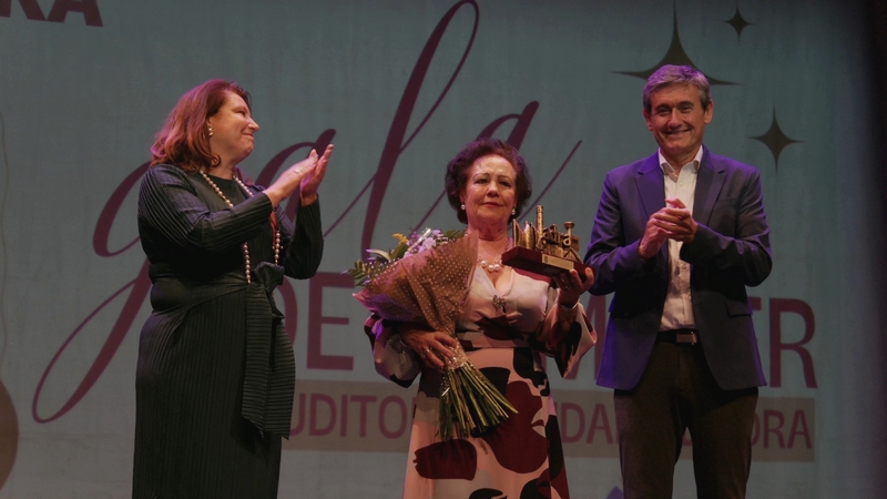 240311 Adra celebra la Gala de la Mujer con un emotivo homenaje, baile y...