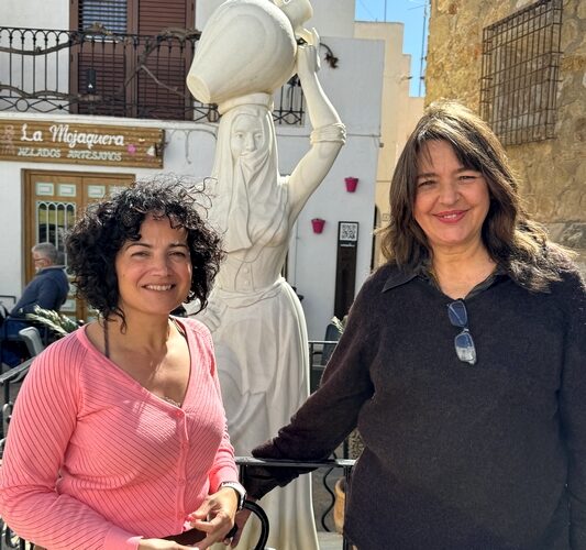 CONCCEJAL DE CULTURA Y LA ESCULTORA