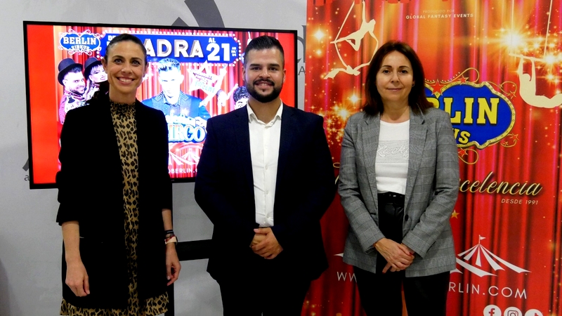 240409 Adra recibe a partir de este viernes el nuevo espectáculo _de mag...